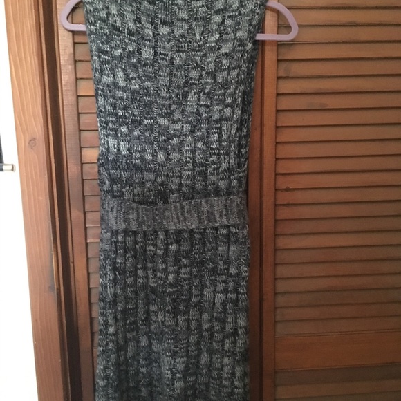 Black, Grey and White Long Sleeveless Cardigan - Picture 3 of 5